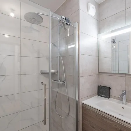 49m² Avec Parking, Proche Des Pistes A L'alpe D'huez - Fr-1-645-60 Huez